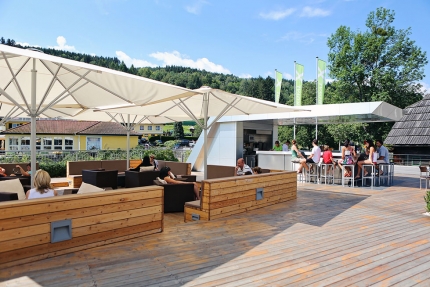 Schattige Chill–Zone – X-Bar – die Strandbar am Millstätter See – Seevilla Cattina – Urlaub im Appartement am Millstätter See