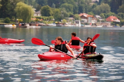 Motorboot-Verleih am Millstätter See beim Hotel ROYAL X der Seevilla Cattina – Appartements direkt am See