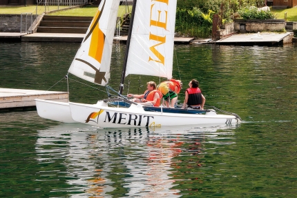 Catamaran fahren beim Hotel ROYAL X – Seevilla Cattina – Urlaub im Appartement am Millstätter See