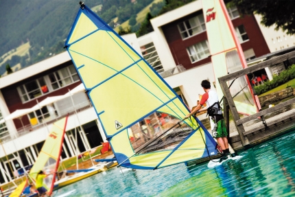 Windsurfen am Millstätter See beim Hotel ROYAL X – Seevilla Cattina – Urlaub im Appartement am See